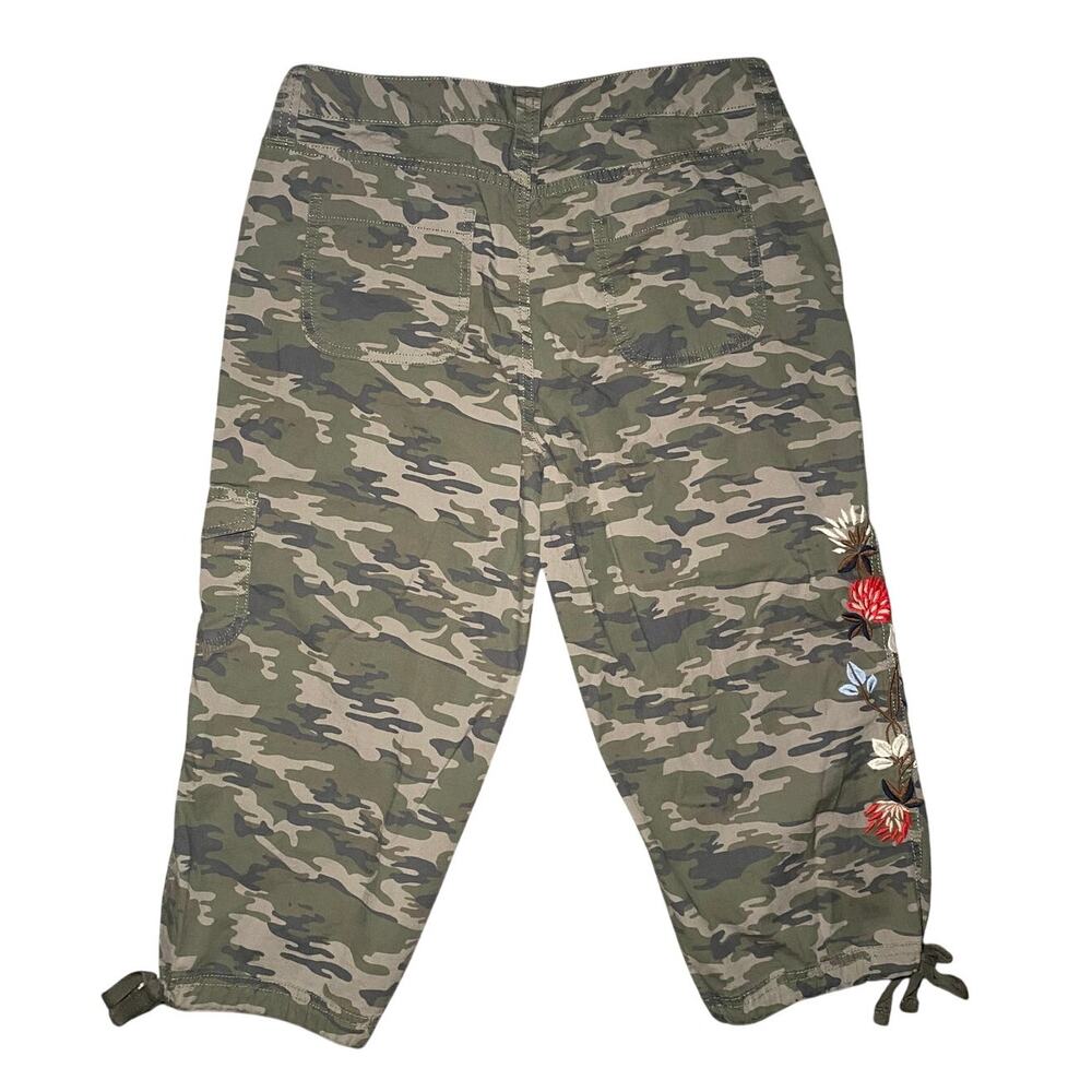 Camo Embroidered - St. John's Bay - Cotton Capri Pants - Size 8 - Picture 2 of 10